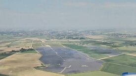 Vue d'avion du parc photovoltaïque 